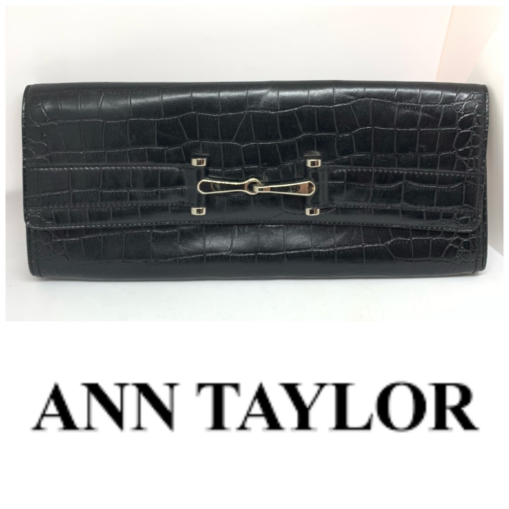 Ann Taylor | Black Alligator Clutch
